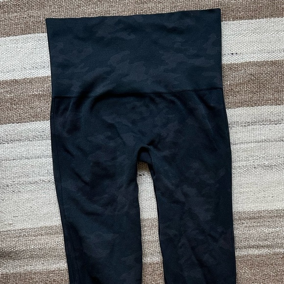 SPANX Look at Me Now Seamless Leggings - Picture 5 of 5